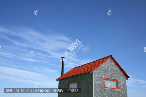 小房子和藍(lán)色的天空