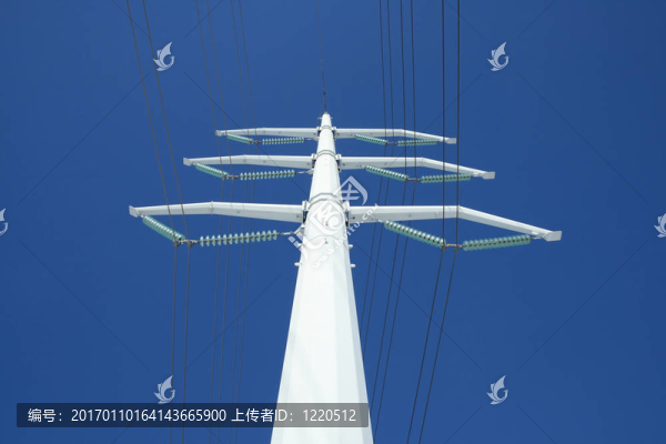 白電塔與藍(lán)天