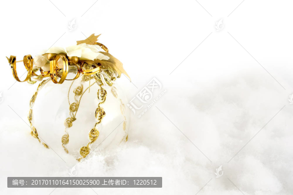 在填料的圣誕球