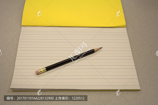 帶大鉛筆的孩子記事本