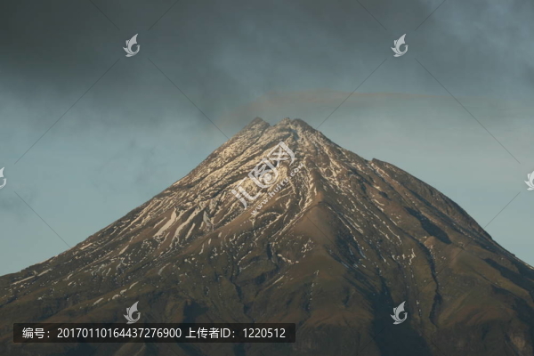 造云的山