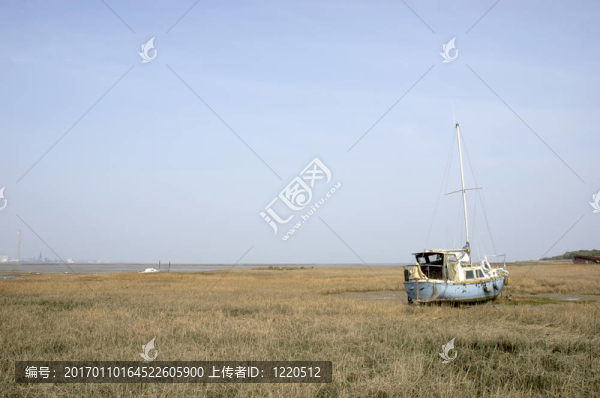 陷在泥里