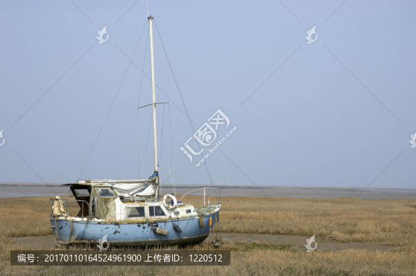 陷在泥里