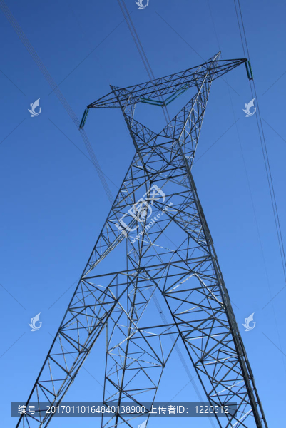 高壓電力塔的側(cè)影