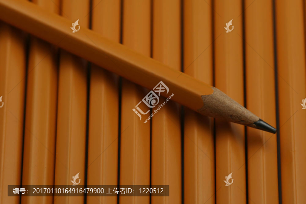 鉛筆在鉛筆的床上