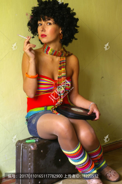 可愛的卷發(fā)女孩
