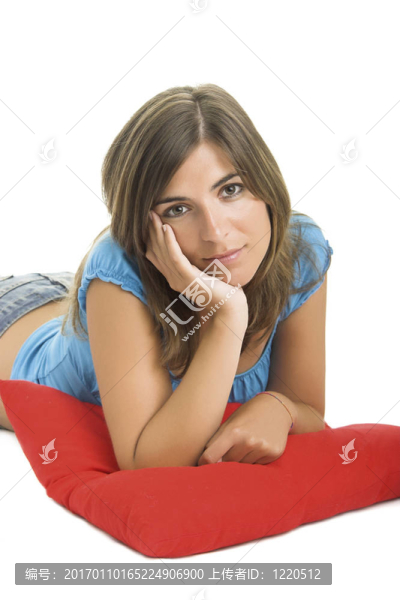 漂亮的女人，有一個柔軟的墊子