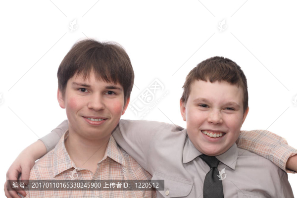 兩個微笑的男孩