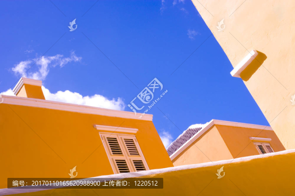 庫(kù)拉索島的屋頂上