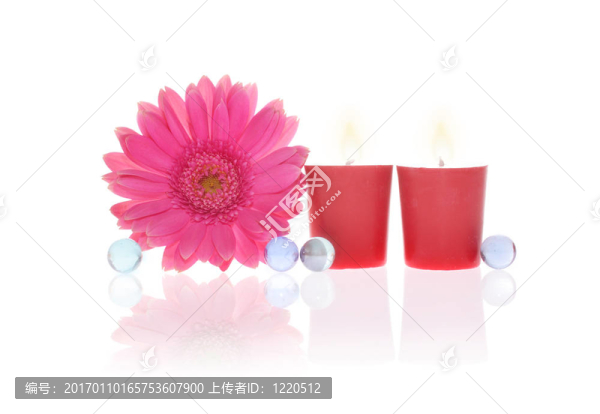 Gerbera；蠟燭和水晶球