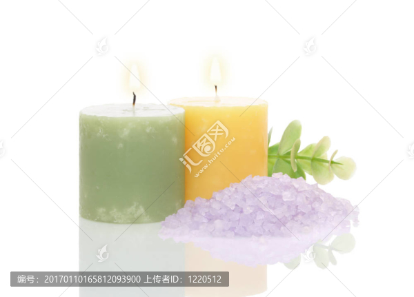 芳香蠟燭；浴鹽和綠葉
