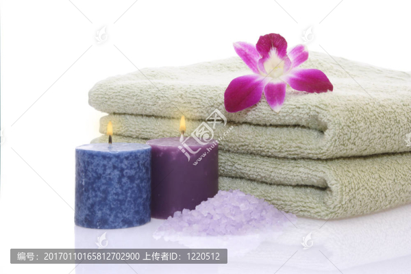 綠毛巾；蠟燭；蘭花和浴鹽