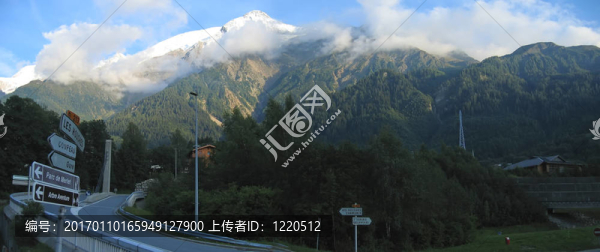 山區(qū)公路-里霧詩-霞慕尼-法國-阿爾卑斯山-全景。
