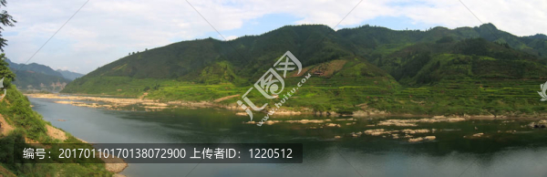 熱帶河流穿過群山；湖南；中國；全景