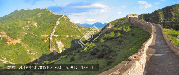 走在長城的中國；中國；全景