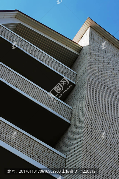 現(xiàn)代有陽臺的房子