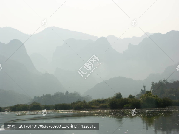 霧蒙蒙的早晨