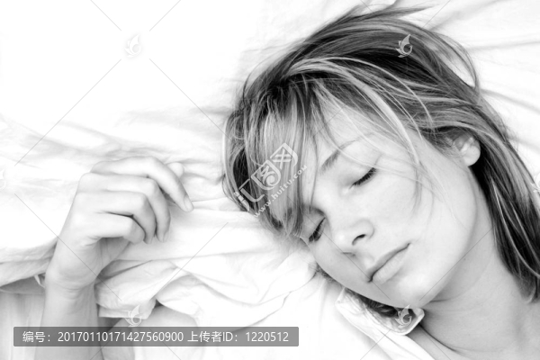 女人睡覺