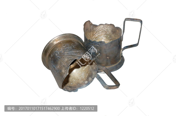 兩個(gè)玻璃燭臺(tái)