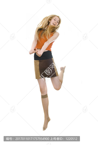 跳躍漂亮的年輕女孩