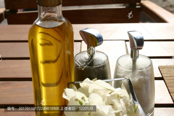 油；佩珀
