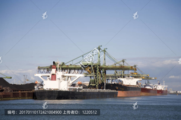 起重機和載體