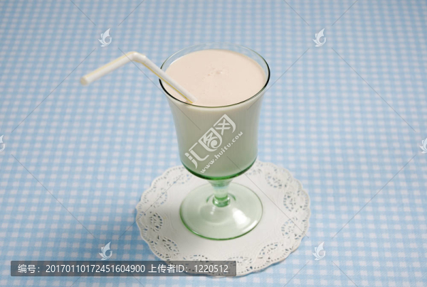 牛奶水果雞尾酒