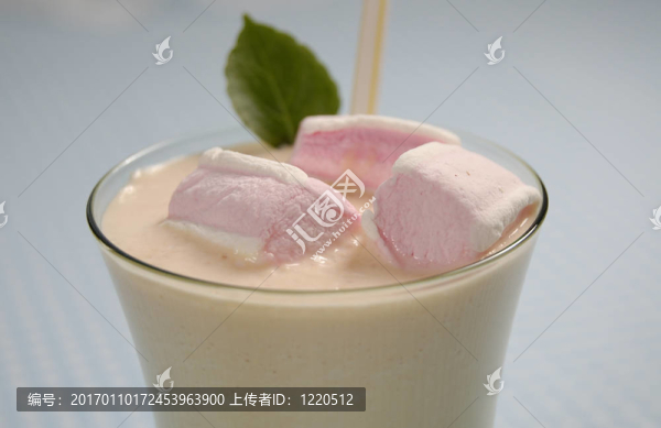 牛奶水果雞尾酒