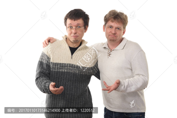 兩個(gè)男人伸出手來(lái)