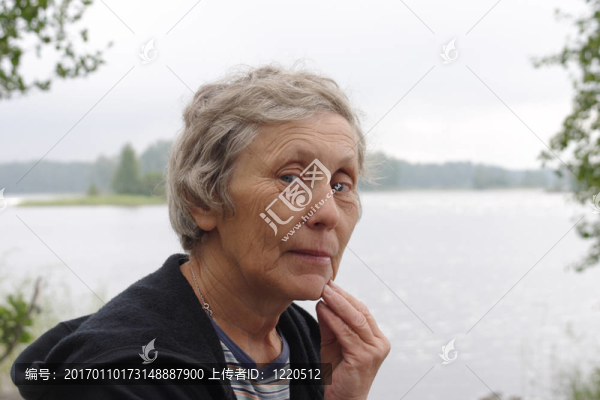 老年婦女的肖像