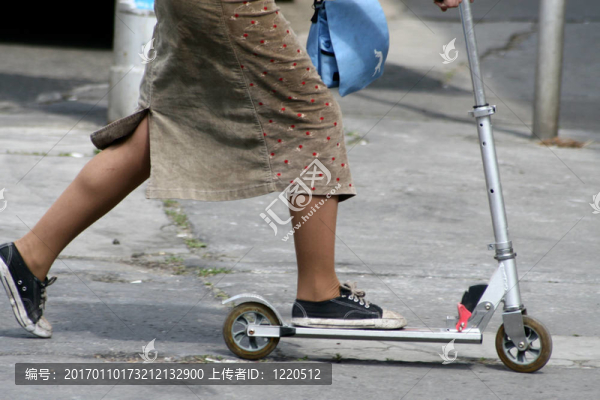 小型摩托車