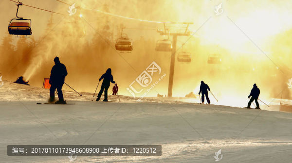 滑雪的剪影