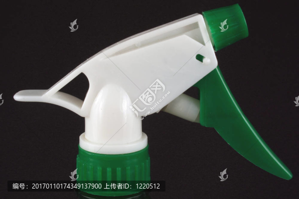 綠色噴霧瓶