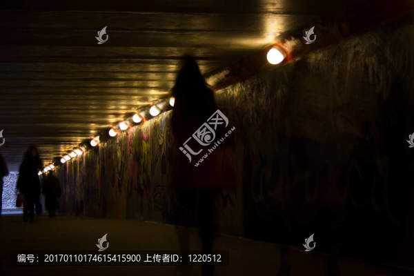 上班的職員們急著上班
