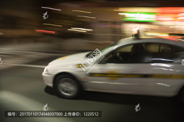 超速行駛的出租車