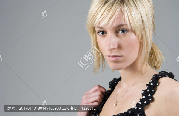年輕漂亮的女孩