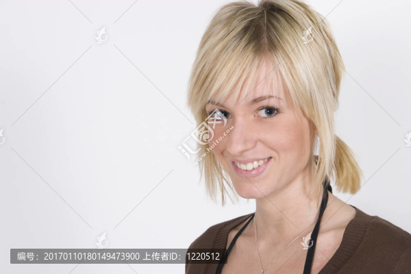 年輕漂亮的女孩