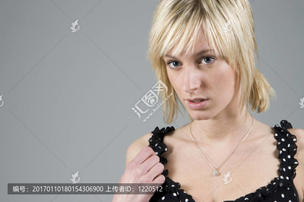 年輕漂亮的女孩