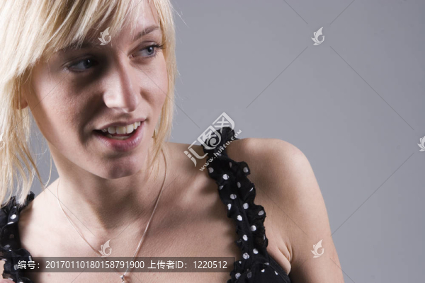 年輕漂亮的女孩