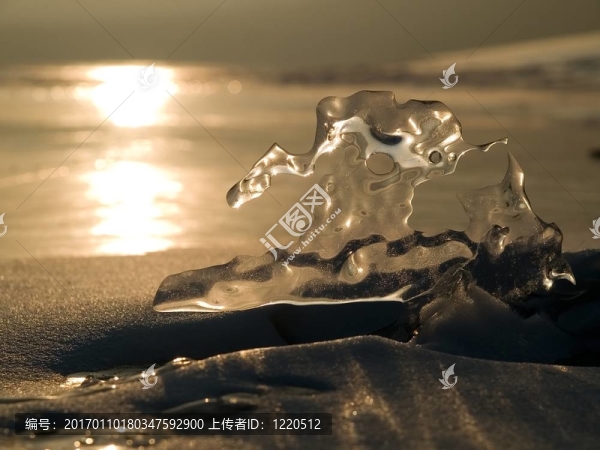 一片冰對夕陽