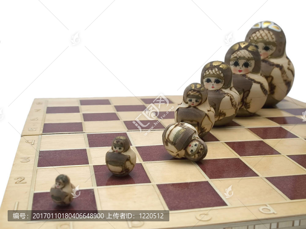 無序嵌套娃娃在棋盤