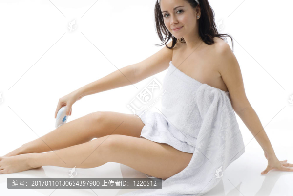 開始刮胡子