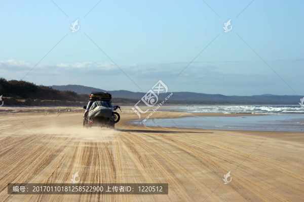 在海灘上駕駛