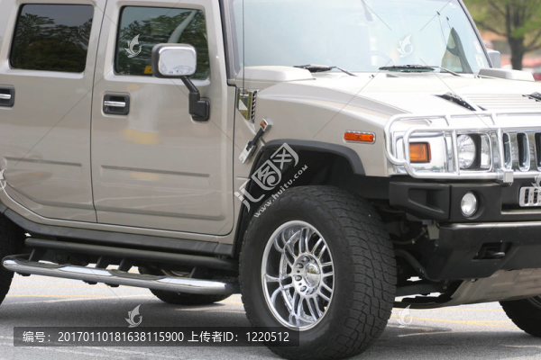 灰色的SUV-匯圖網(wǎng) www.fosd68.com 灰色的SUV