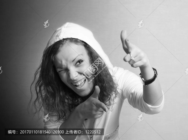 在一個頭巾的女孩