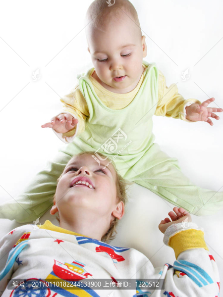 帶嬰兒的白色嬰兒