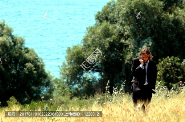 經(jīng)理打電話