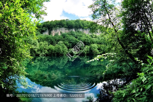 藍湖。