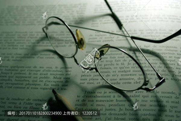 眼鏡的書-匯圖網(wǎng) www.fosd68.com 眼鏡的書