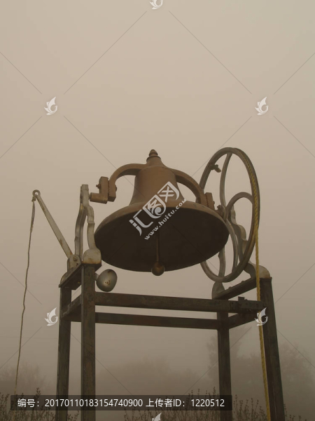 老教堂的鐘